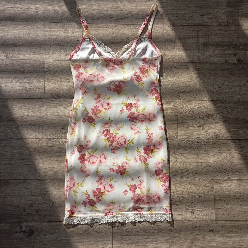 Floral Lace Trim Cami Tank Top - Pink Roses on White - Picture 3 of 8